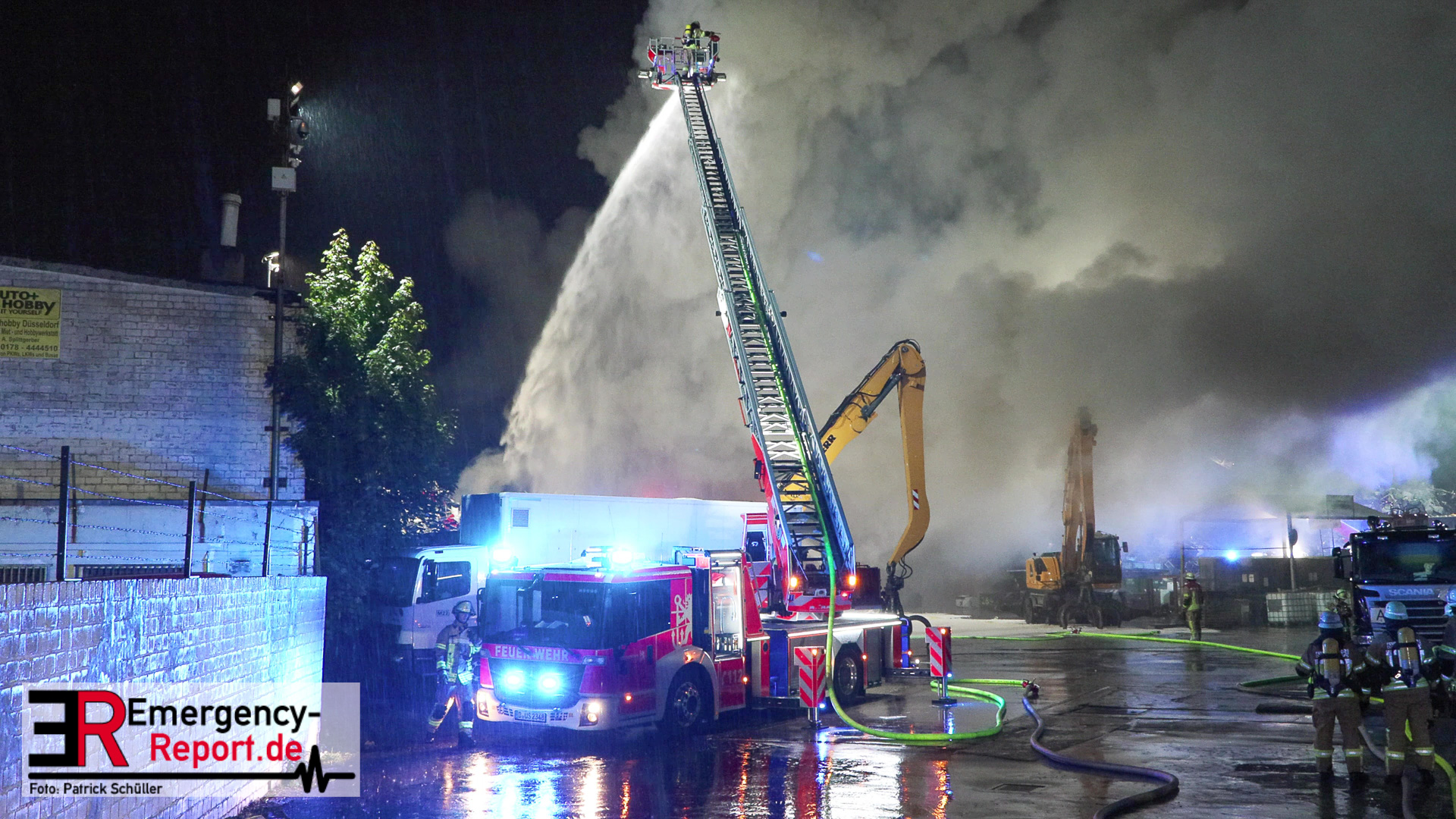 12 08 2023 Düsseldorf Oberbilk Großbrand 100 Tonnen Metallschrott