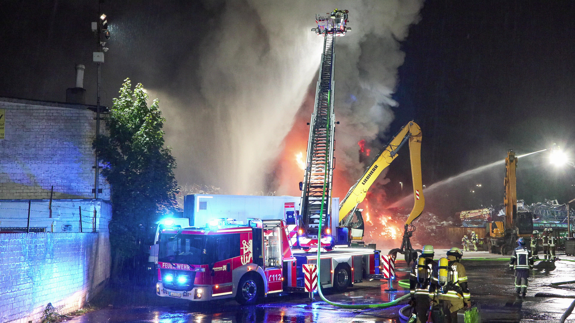 D Sseldorf Oberbilk Gro Brand Tonnen Metallschrott