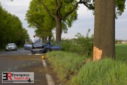 <h5>25-04-2015-Dormagen-Schutzengel-PKW-prallt-gegen-Baum</h5>