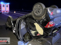 Schwerer Unfall: PKW überschlug sich nach Kollision und blieb au Schwerer Unfall: PKW überschlug sich nach Kollision und blieb au