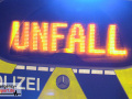 Schwerer Unfall: PKW überschlug sich nach Kollision und blieb au Schwerer Unfall: PKW überschlug sich nach Kollision und blieb au