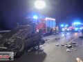 Schwerer Unfall: PKW überschlug sich nach Kollision und blieb au Schwerer Unfall: PKW überschlug sich nach Kollision und blieb au