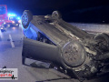 Schwerer Unfall: PKW überschlug sich nach Kollision und blieb au Schwerer Unfall: PKW überschlug sich nach Kollision und blieb au