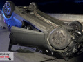 Schwerer Unfall: PKW überschlug sich nach Kollision und blieb au Schwerer Unfall: PKW überschlug sich nach Kollision und blieb au