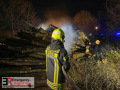 02.03.2021  - Neuss brennender Holzstapel
