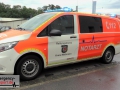 Schwerer Unfall: VW Käfer fuhr auf einen Mercedes Geländewagen a Schwerer Unfall: VW Käfer fuhr auf einen Mercedes Geländewagen a