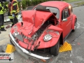 Schwerer Unfall: VW Käfer fuhr auf einen Mercedes Geländewagen a Schwerer Unfall: VW Käfer fuhr auf einen Mercedes Geländewagen a