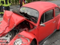Schwerer Unfall: VW Käfer fuhr auf einen Mercedes Geländewagen a Schwerer Unfall: VW Käfer fuhr auf einen Mercedes Geländewagen a