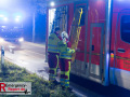 09.11.2025_Dormagen_schwerer_Verkehrsunfall_PKW_gegen_Baum_lebensgefahr