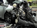Schwerer Frontalunfall zwischen Kleintransporter und Auto: 4 Per