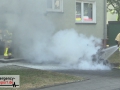 Motorroller brannte vor einem Mehrfamilienhaus in voller Ausdehn