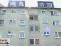 Motorroller brannte vor einem Mehrfamilienhaus in voller Ausdehn