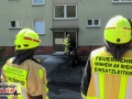 Motorroller brannte vor einem Mehrfamilienhaus in voller Ausdehn