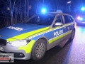 Schwerer Unfall: Auto krachte gegen einen Baum - Fahrer erlitt s