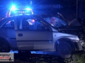 Schwerer Unfall: Auto krachte gegen einen Baum - Fahrer erlitt s