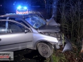 Schwerer Unfall: Auto krachte gegen einen Baum - Fahrer erlitt s