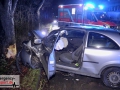 Schwerer Unfall: Auto krachte gegen einen Baum - Fahrer erlitt s
