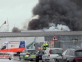 Großeinsatz: Lagerhalle im Vollbrand mit massiver Rauchentwicklu
