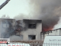 Großeinsatz: Lagerhalle im Vollbrand mit massiver Rauchentwicklu