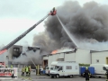Großeinsatz: Lagerhalle im Vollbrand mit massiver Rauchentwicklu