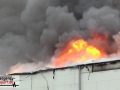 Großeinsatz: Lagerhalle im Vollbrand mit massiver Rauchentwicklu
