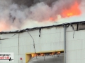 Großeinsatz: Lagerhalle im Vollbrand mit massiver Rauchentwicklu