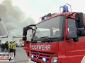 Großeinsatz: Lagerhalle im Vollbrand mit massiver Rauchentwicklu