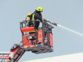 Großeinsatz: Lagerhalle im Vollbrand mit massiver Rauchentwicklu