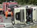 Schwerer LKW-Unfall im Autobahndreieck Neuss-Süd - Vollsperrung