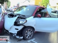 Schwerer Unfall zwischen 3 Autos - 6 Personen wurden verletzt