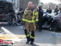 20.01.2026_Neuss_Frontalunfall_PKW_gegen_LKW_eingeklemmt_lebensgefahr