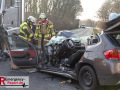 20.01.2026_Neuss_Frontalunfall_PKW_gegen_LKW_eingeklemmt_lebensgefahr