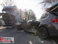 20.01.2026_Neuss_Frontalunfall_PKW_gegen_LKW_eingeklemmt_lebensgefahr