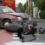 Rentner übersieht Rollerfahrer – Schwerverletzt